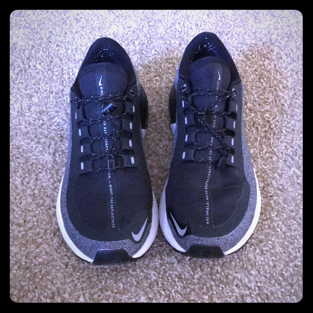 Nike Zoom size 8.5 black and white